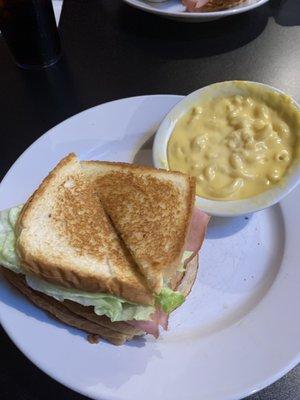 Club sandwich with Mac and cheese