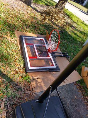 Basketball goal assembly