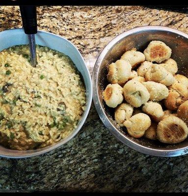 Mushroom risotto with homemade garlic knots