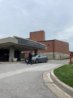 The Richard and Annette Bloch Radiation Oncology Pavillion, with free valet parking for patients.