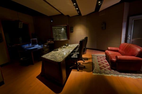 Our sound editing suites feature 3 sets of professional monitors, so you can be sure that your mix sounds perfect on any system.