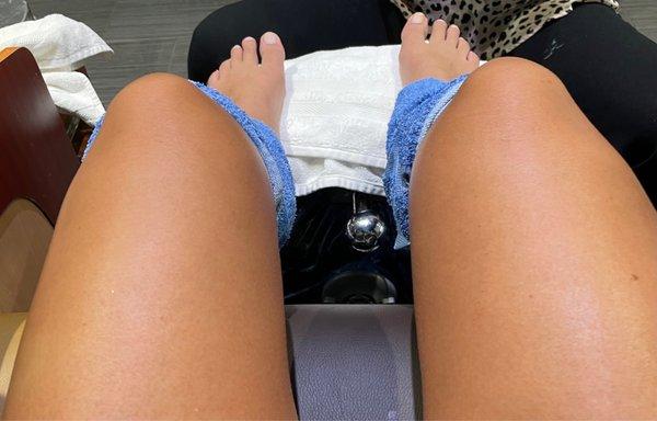 Deluxe pedi doesn't cover feet with hot towels