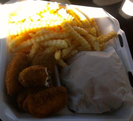 whata great lunch-jalapeno cream cheese popper with a very good cheesebuger & fries.