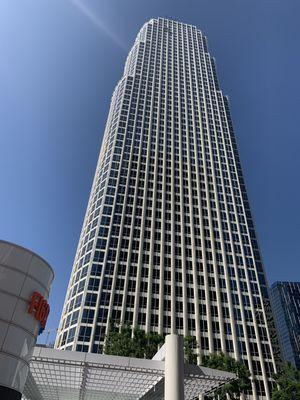 Klinedinst is located on the 28th floor of the landmark 777 S Figueroa tower.