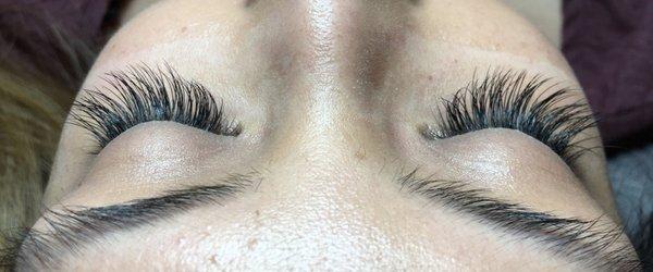 Beautiful set of Classic lashes in Miriam.