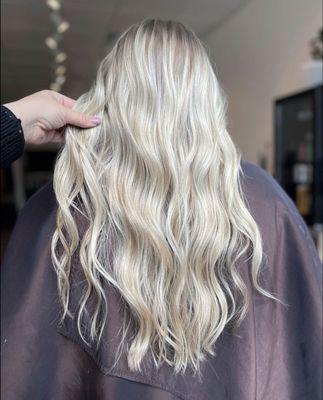 A full blonding dream come true

(Stylist:Lacey)