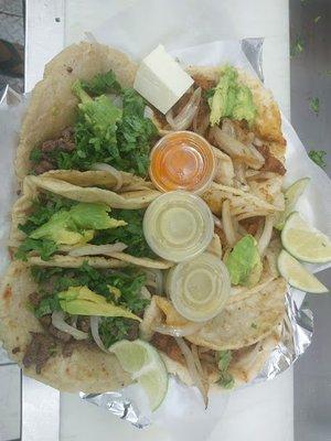 Tacos ricos y calientitos! Qué vengan a probar! Delicious & hot tacos! Come see us!