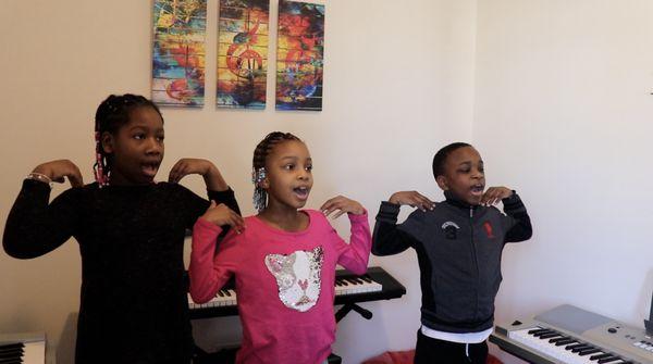 Group voice lessons for children