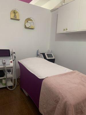 Body treatment cabin