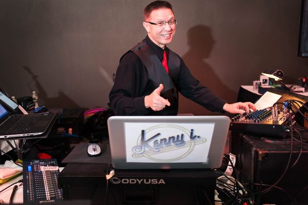 Dynamic DJ's including Kenny i Dj/Violinist!