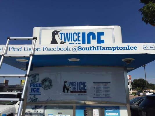 Find us on Facebook @SouthHamptonIce