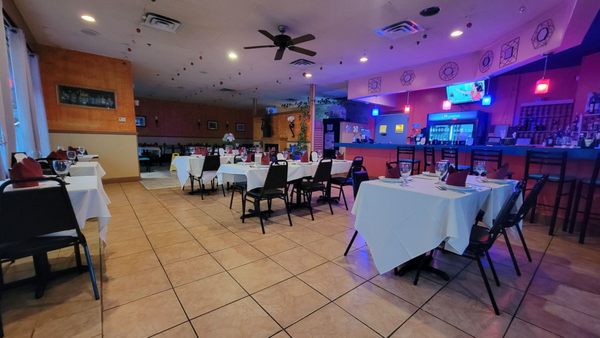 Dining Room - Good Food, come on over!!