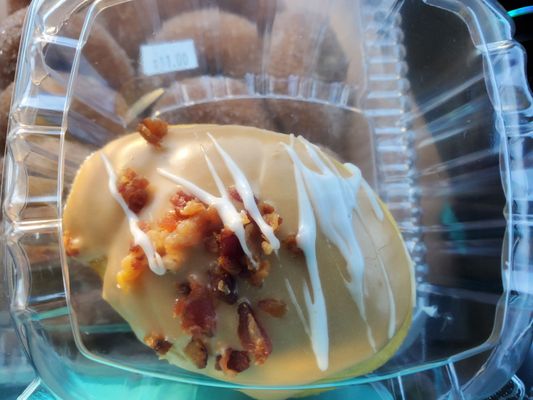 Maple bacon filled with cream