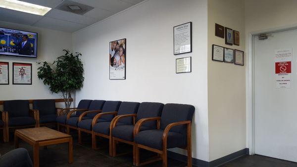 Enjoying my wait @ the dentist. It's nice, cool & comfortable