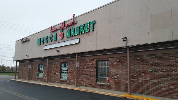 Same place. Different name. (You can still see "Crescent Market" in the windows.)