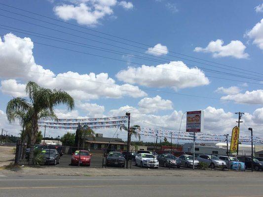 Los Reyes Auto Sales & Repairs