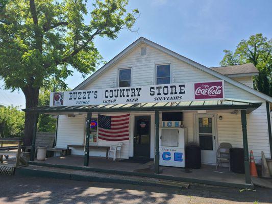 Buzzy's Country Store