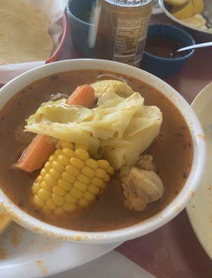 Caldo de res.