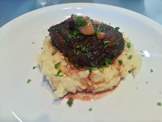 Braised shortribs, roasted garlic mashed