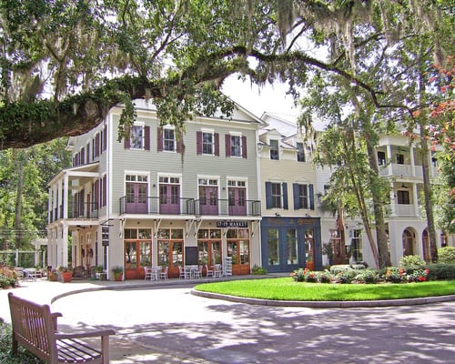 The Marketplace is home to the Habersham Post Office, Firehouse and several retail businesses, offices and restaurants.