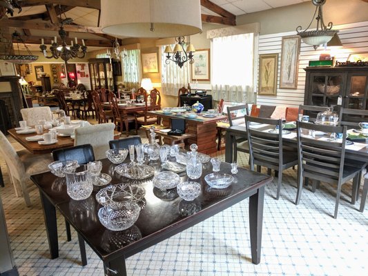 Multiple dining sets & dining room furniture!