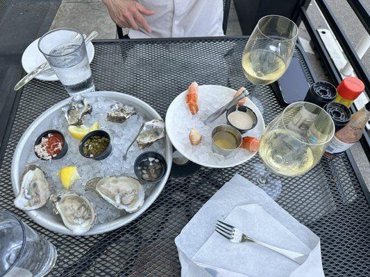 Snow crab claws are to die for and the oysters very fresh and well shucked!