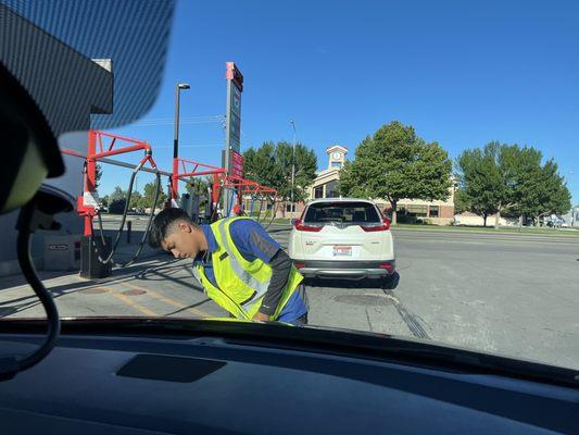 The kid that wipe down her car. Very nice