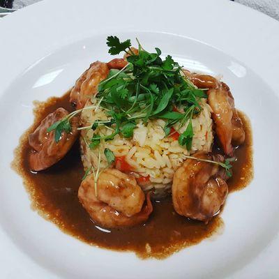 Shrimp and rice with gravy