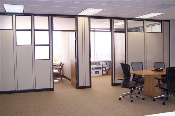 Floor-to-ceiling modular system walls