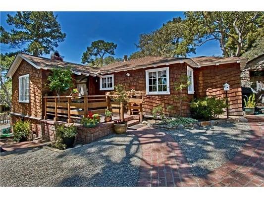 What a great location walking distance to the town of Carmel by the Sea and just a few blocks to the sands of Carmel Beach wh...