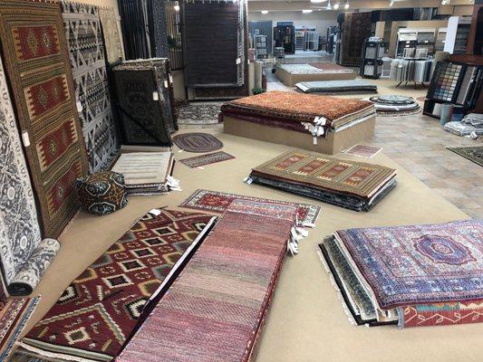 Area Rug Showroom.
Over 600 in stock.