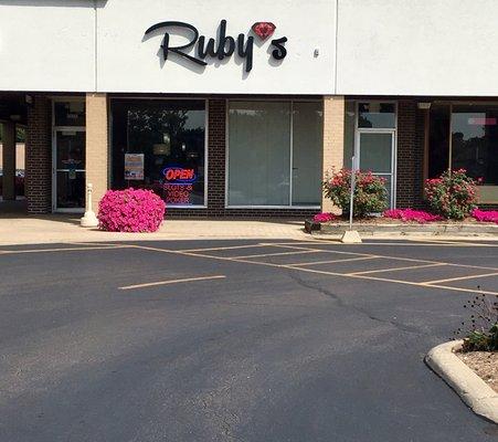 Ruby's- Brettwood Village               3098 N. Water Street                     Decatur, IL 62526                     217-330-8988