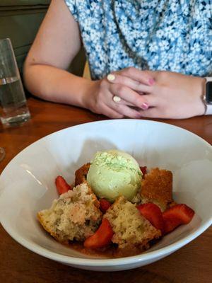 Rhubarb cake with mint ice cream