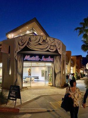 Early evening shopping at Martello Jewelers on El Paseo