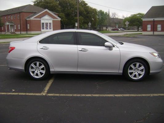 2009 Lexus ES3504DR Sedan, 3.5L V6 Gas Engine, 6 Speed Auto Transmission, 17" Alloy Wheels, Full Size Spare with BIG Spacious Trunk, FWD, Po