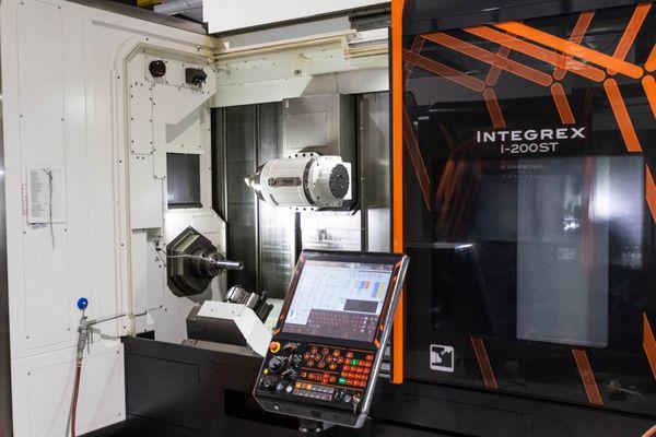 New Mazak i-200SX with smooth control. $813,000 9 axis capable machine.