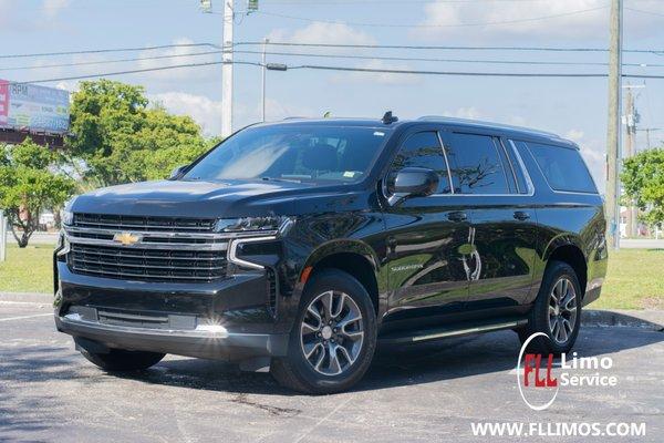 Chevrolet suburban 2022 
Leather interior
Equipped with mini refrigerators and Fiji water