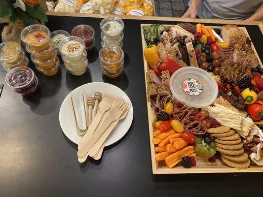 Nice looking board with its disposable tongs, forks and honey dipper.