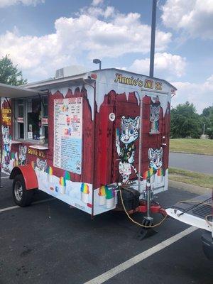 A traveling snowcone delight. Currently parked in the advanced auto parts parking lot on North Thompson near Memorial.