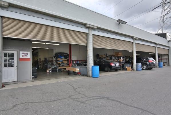 Seidner's Collision Centers - Glendora Work Bays