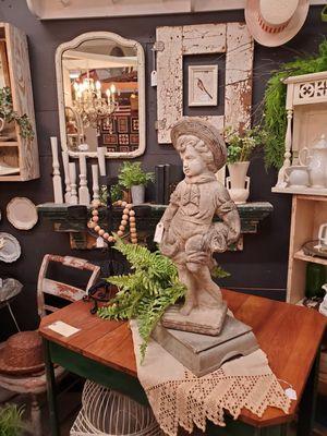 Dogwood Mountain Vintage located in Spring Creek Antiques and Tearoom June2024