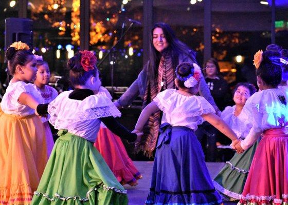 Los Lupeños Academy students performing at session recital