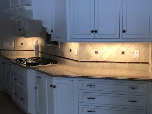 Kitchen Countertop Lighting l