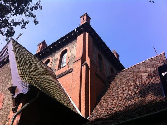 Churches as lovely as the Cathedral Of All Souls bring out the pretentious architectural photographer in all of us.