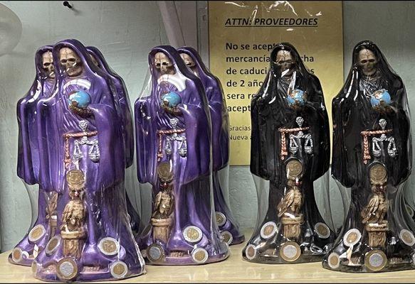 New Santísima Muerte available in many sizes. 
Have a blessed day.