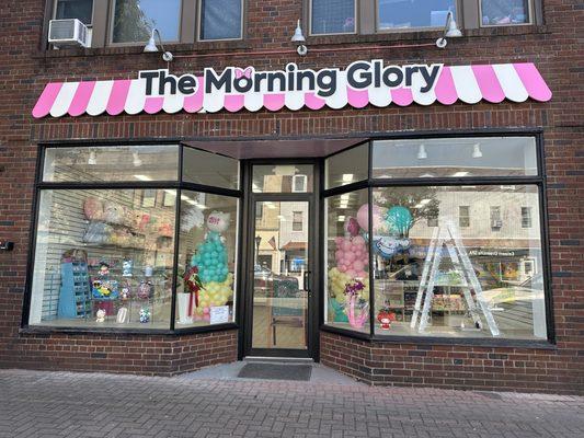 The morning glory newly reopened!