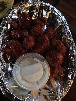 BBQ wings with ranch dressing