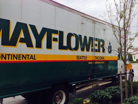 Cross country delivery day with Mayflower truck