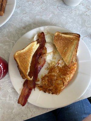 Eggs, bacon, hashbrowns and Texas toast