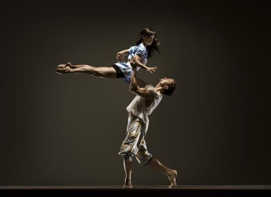 Robert Moses' Kin dancers Norma Fong & Brendan Barthel, photography by RJ Muna